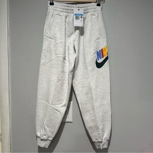 NEW Nike Sports Club Fleece Jogger Grey Size Medium